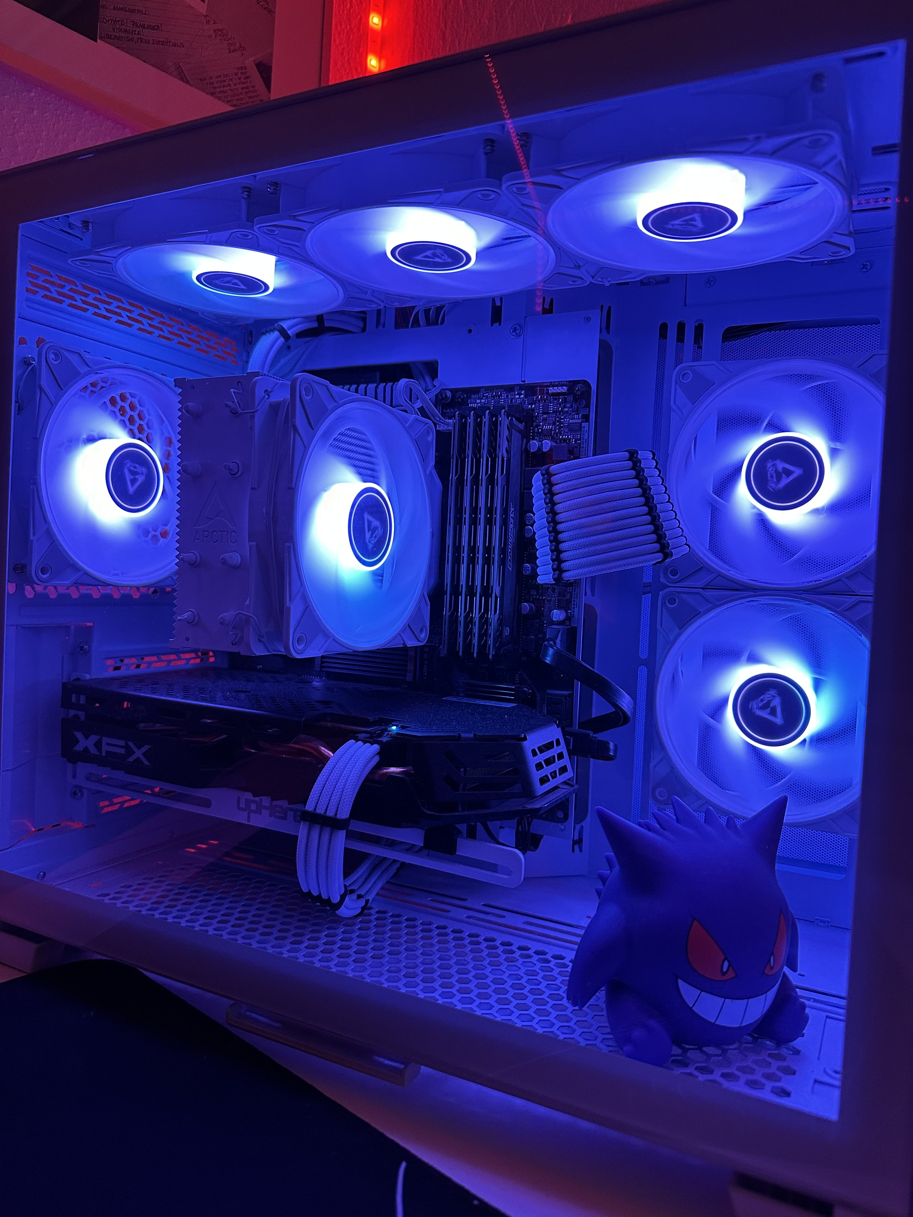 Unterstützung für neuen weißen RGB Gaming PC