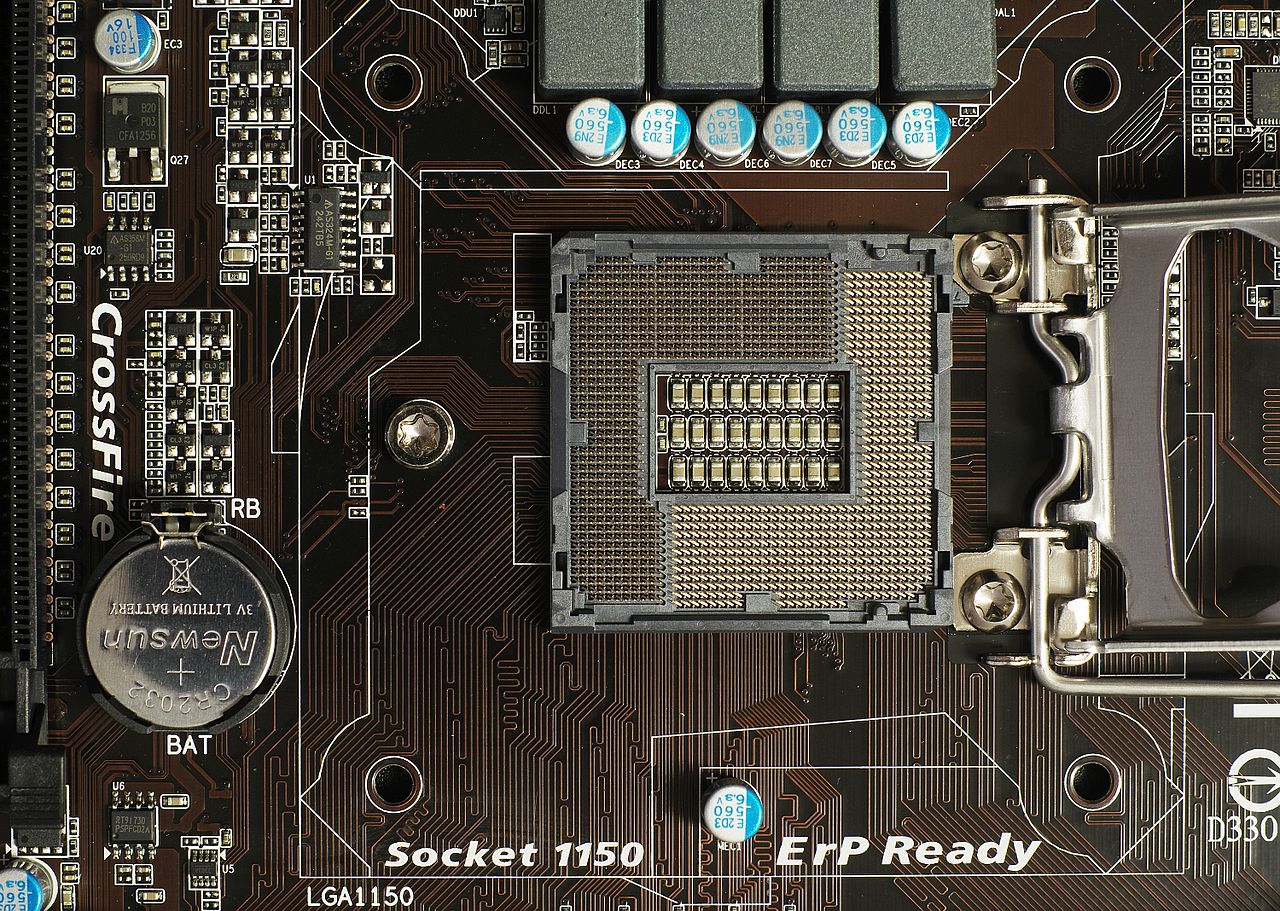 1280px-Intel_Socket_1150_IMGP8593_smial_wp.jpg