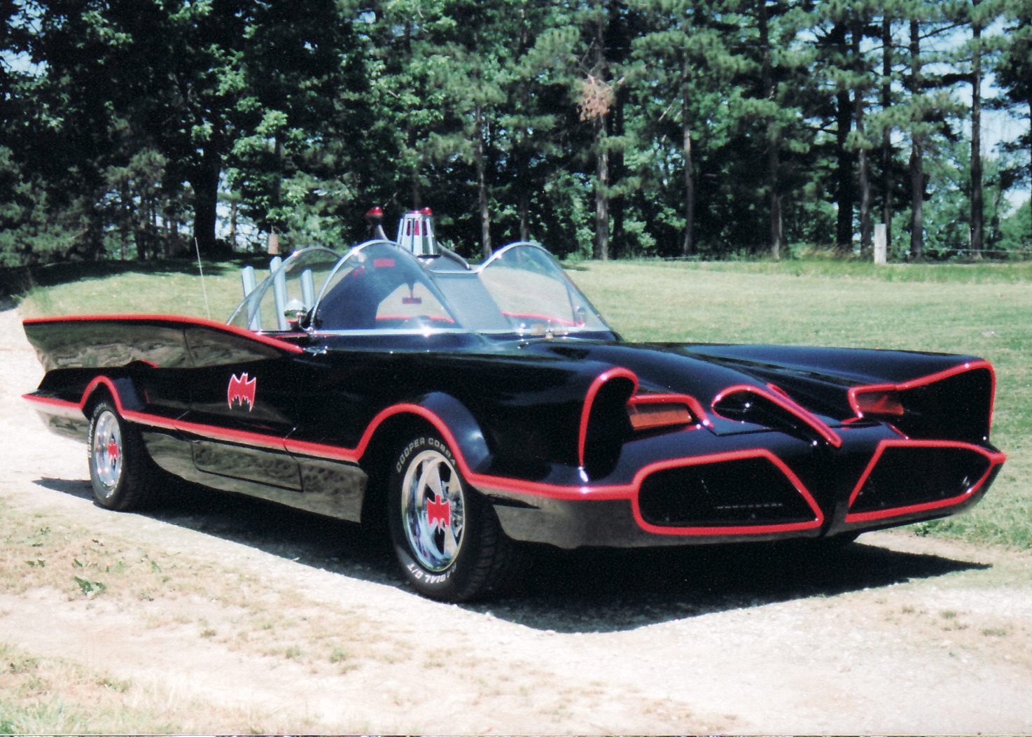 1960s_tv_batmobile_01.jpg