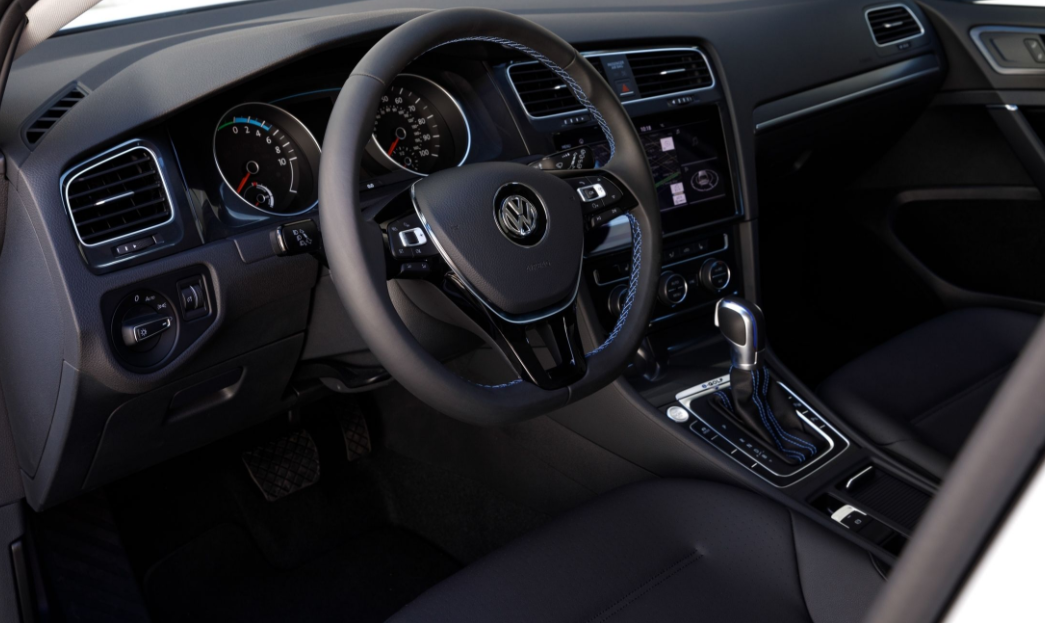 2017-Volkswagen-e-Golf-Interior-steering.png