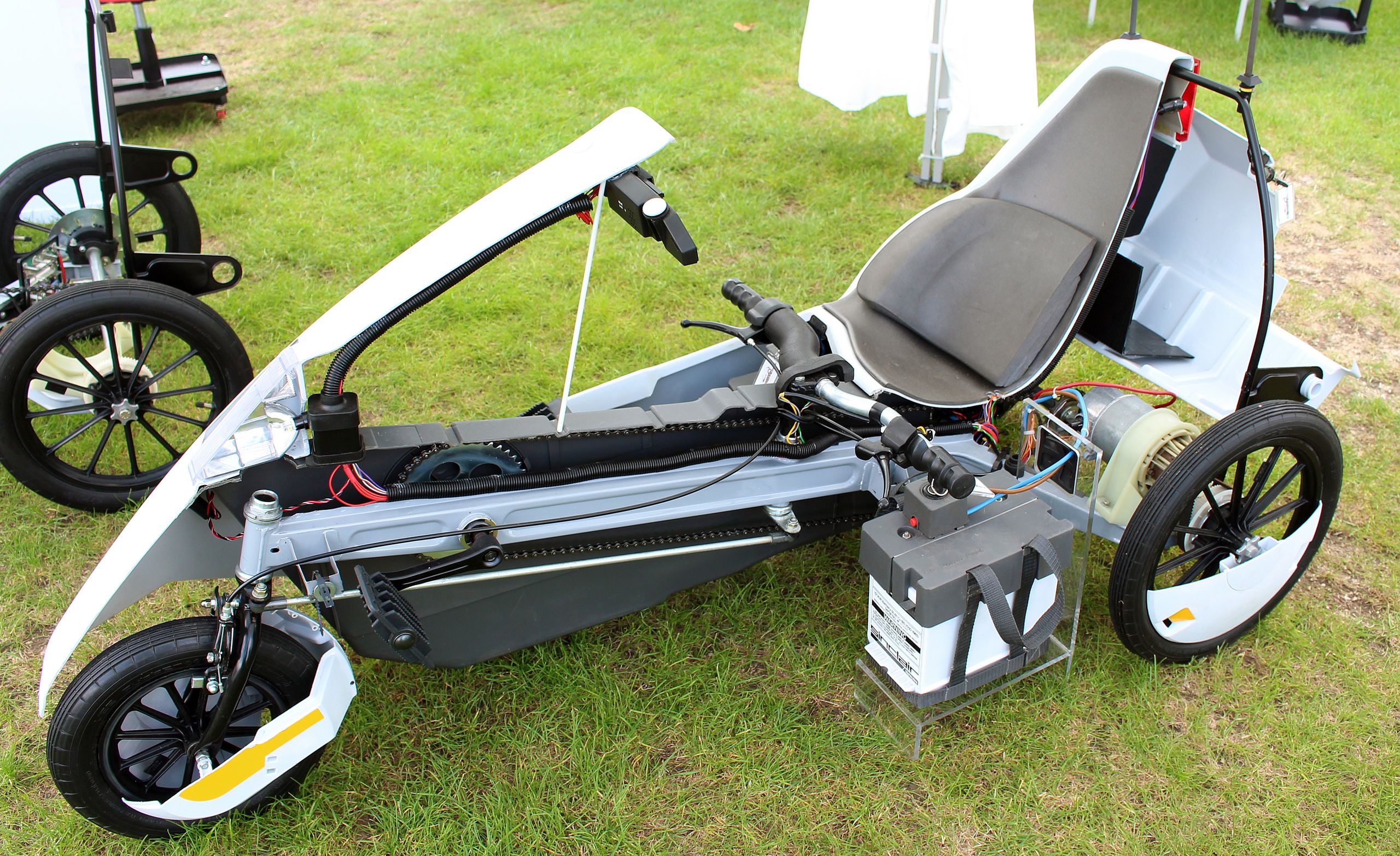 2560px-Sinclair_C5_sectioned.jpg