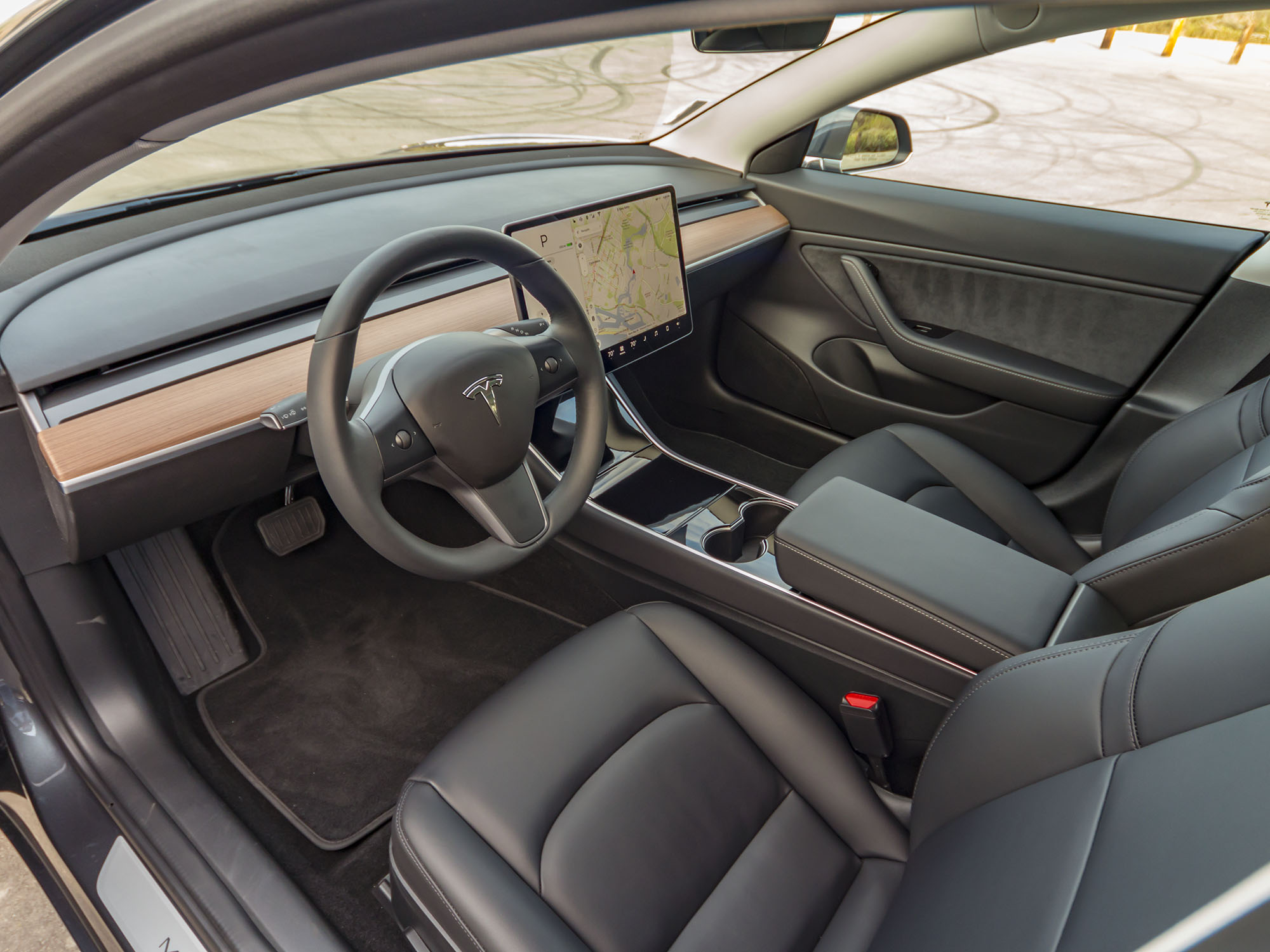 38-2018-Tesla-Model-3-Interior-KBB.jpg