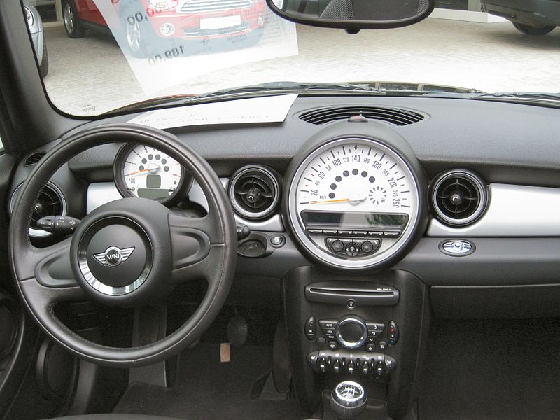 800px-MINI_Cabrio_Cockpit.JPG