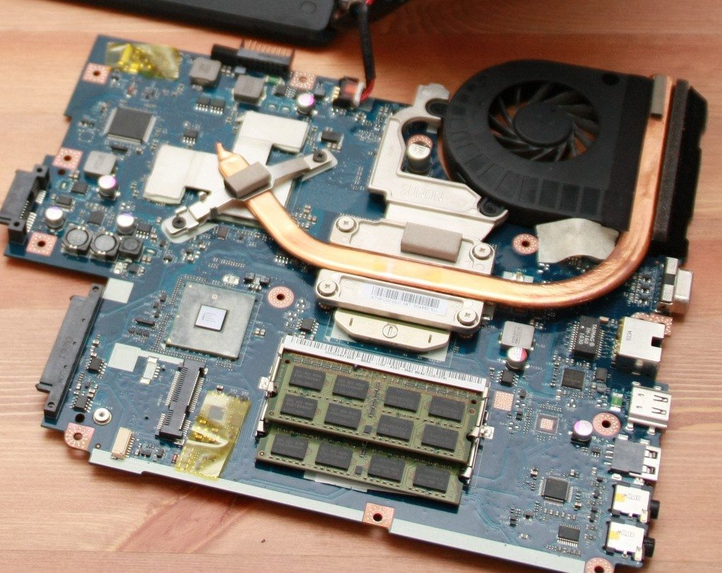 Acer-Aspire-5742G-Mainboard-Luefter-gross.jpg