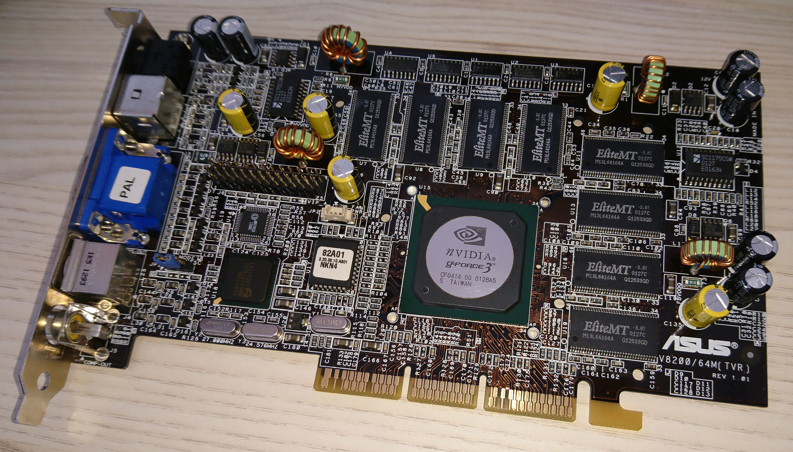 Asus V8200 Deluxe.jpg