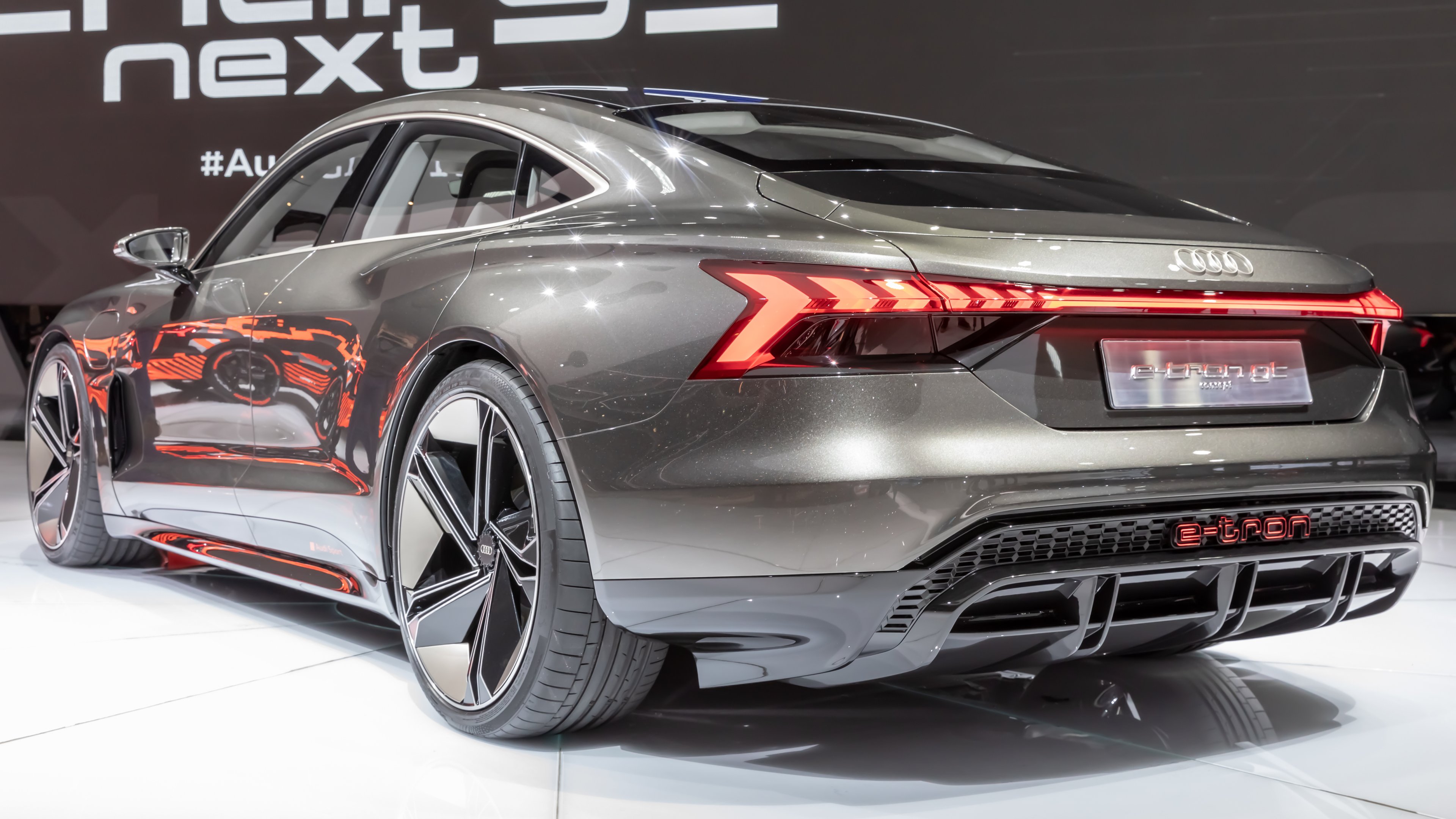 Audi_e-tron_GT_concept,_GIMS_2019,_Le_Grand-Saconnex_(GIMS1005).jpg