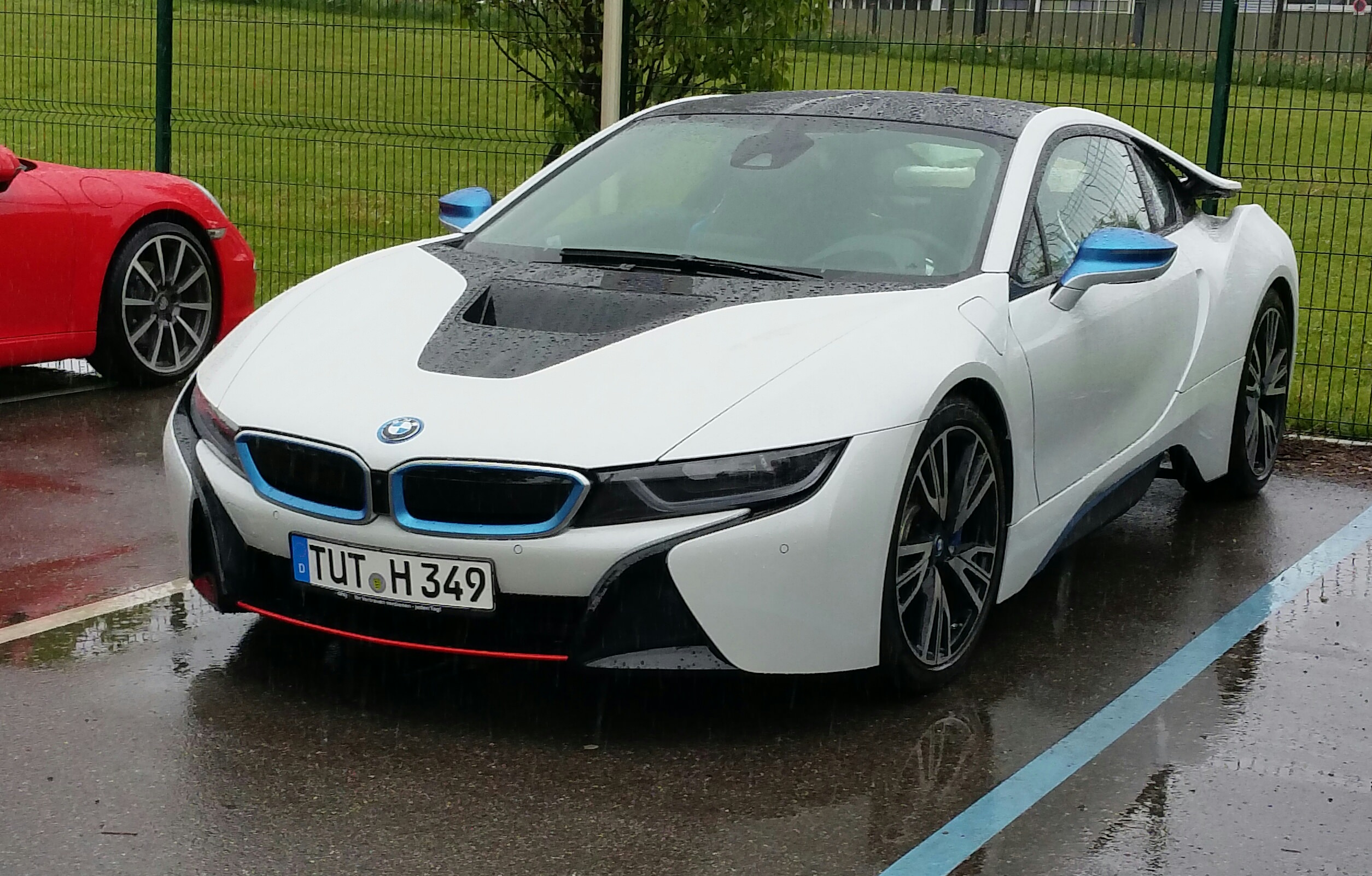 bmw_i8_weiss_blau_elsass.jpg