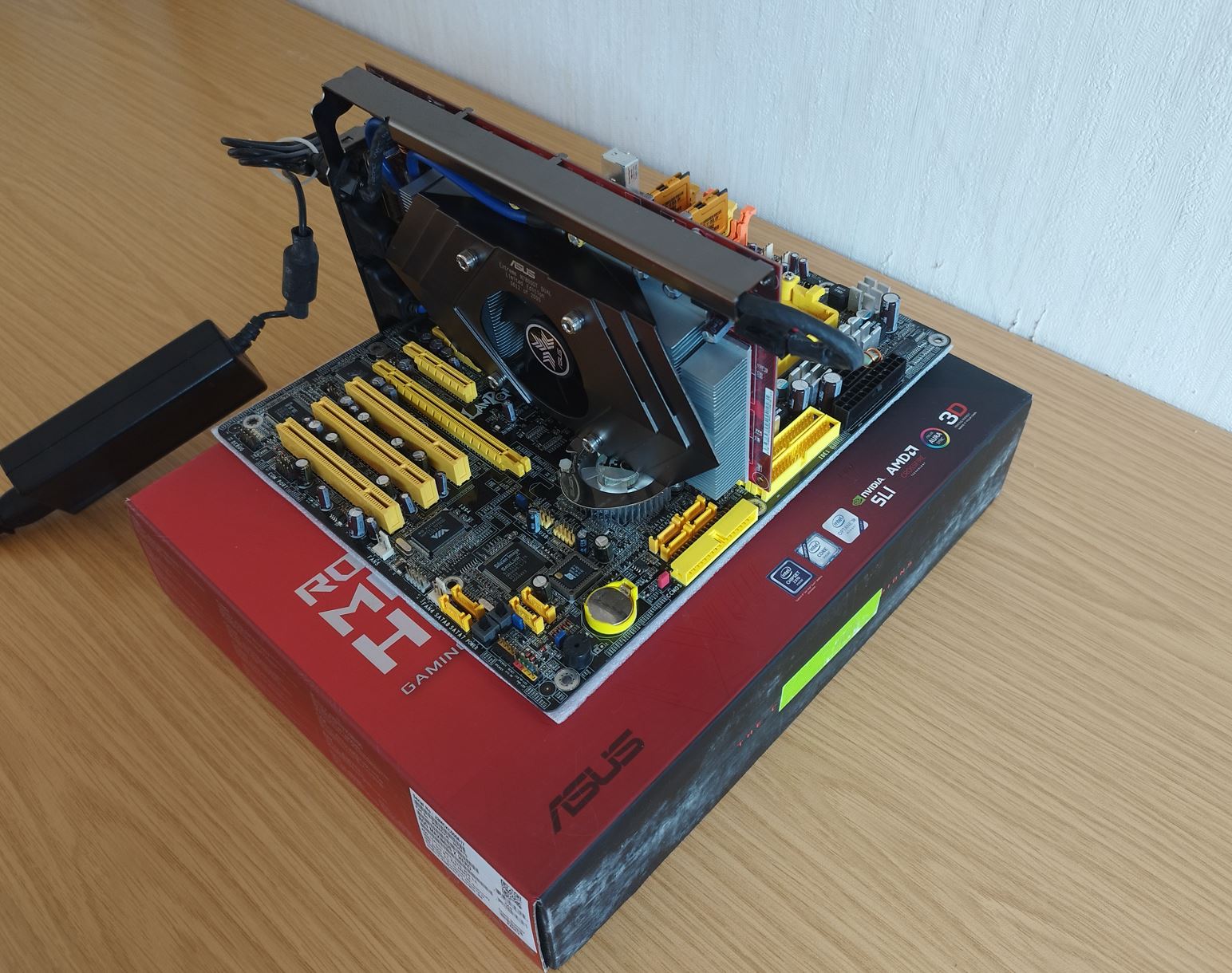 DFI NF4 Expert Asus 7800 GT Dual.JPG