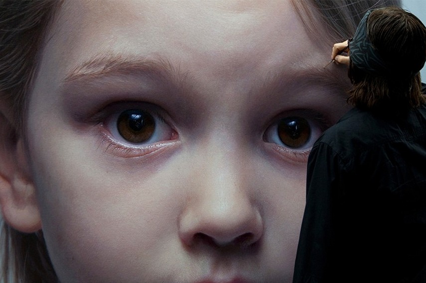 Gottfried-Helnwein-creating-his-artwork.jpg