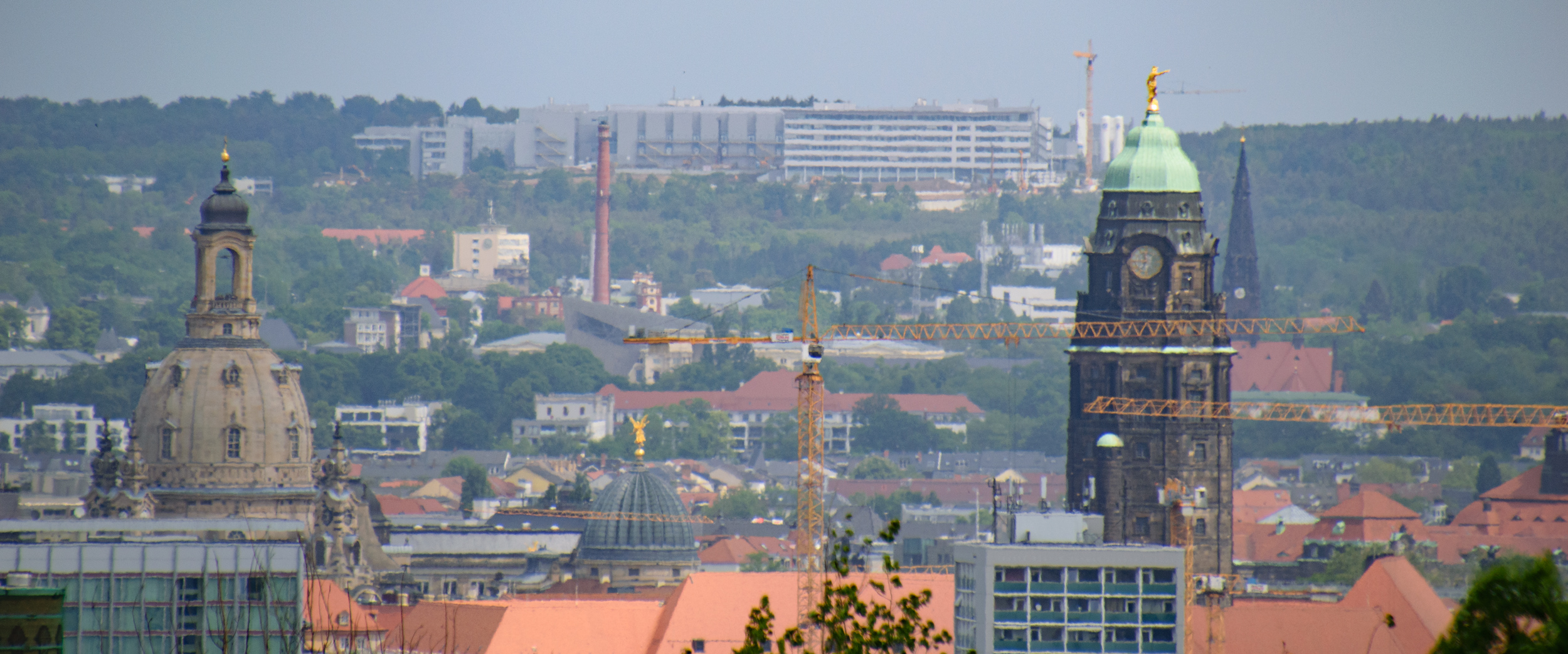 infineon_BlickSüdpark_mFrauenkirsche+Rathaus.jpg