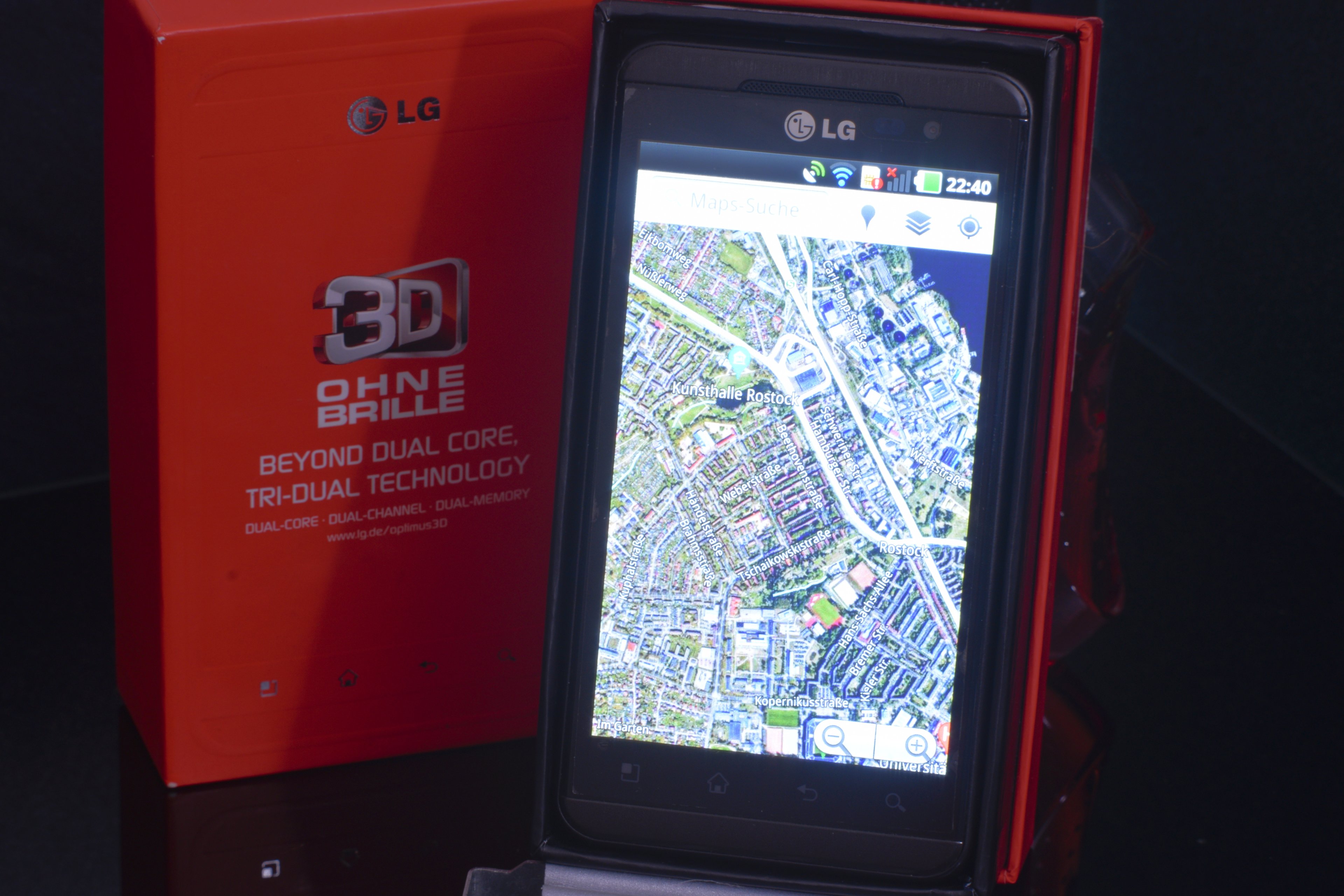 LG Optimus 3D (3-01).JPG