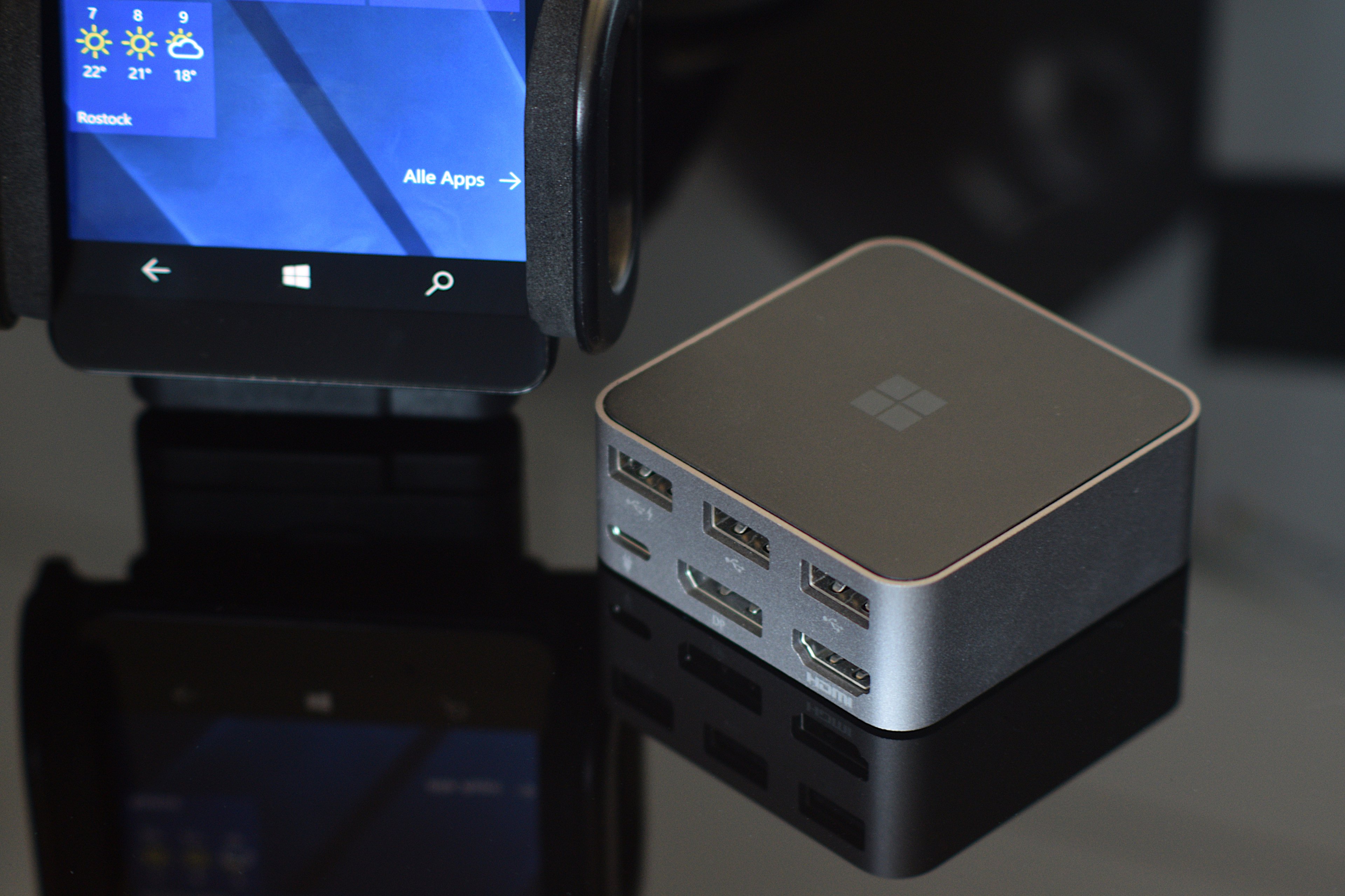 Lumia 950 Display Dock (3-01).JPG