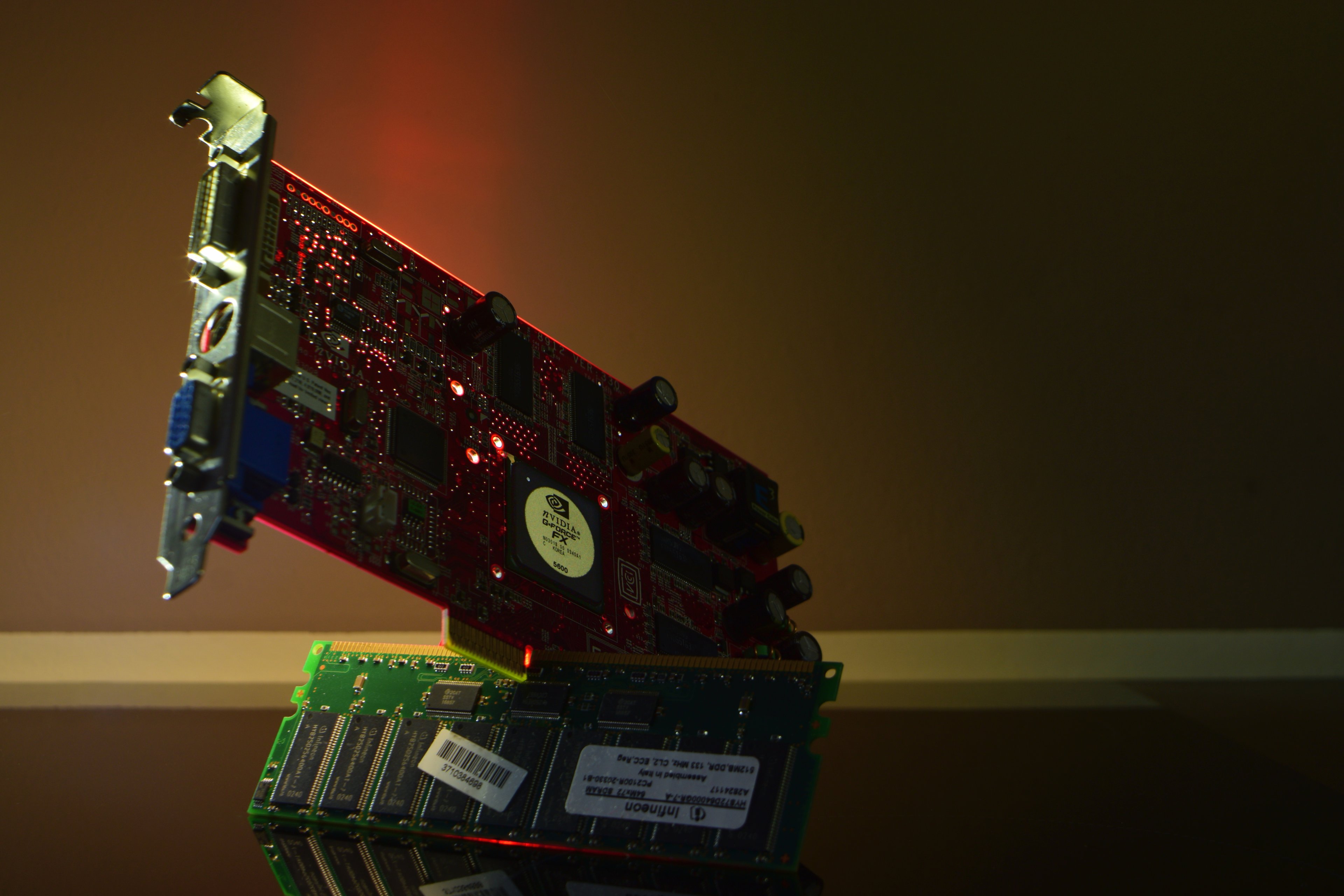 MSI Geforce FX 5600 256MB (3-2).JPG