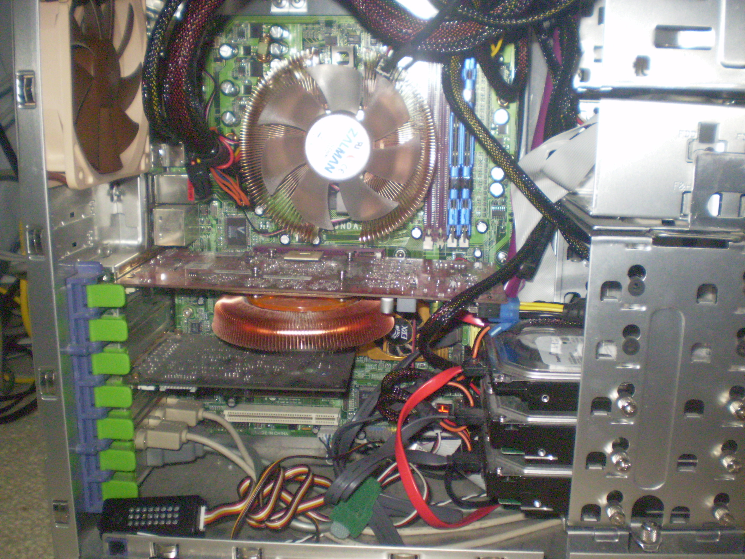 PC_AMD_Athlon64X2_4800+_Epox-Board.jpg