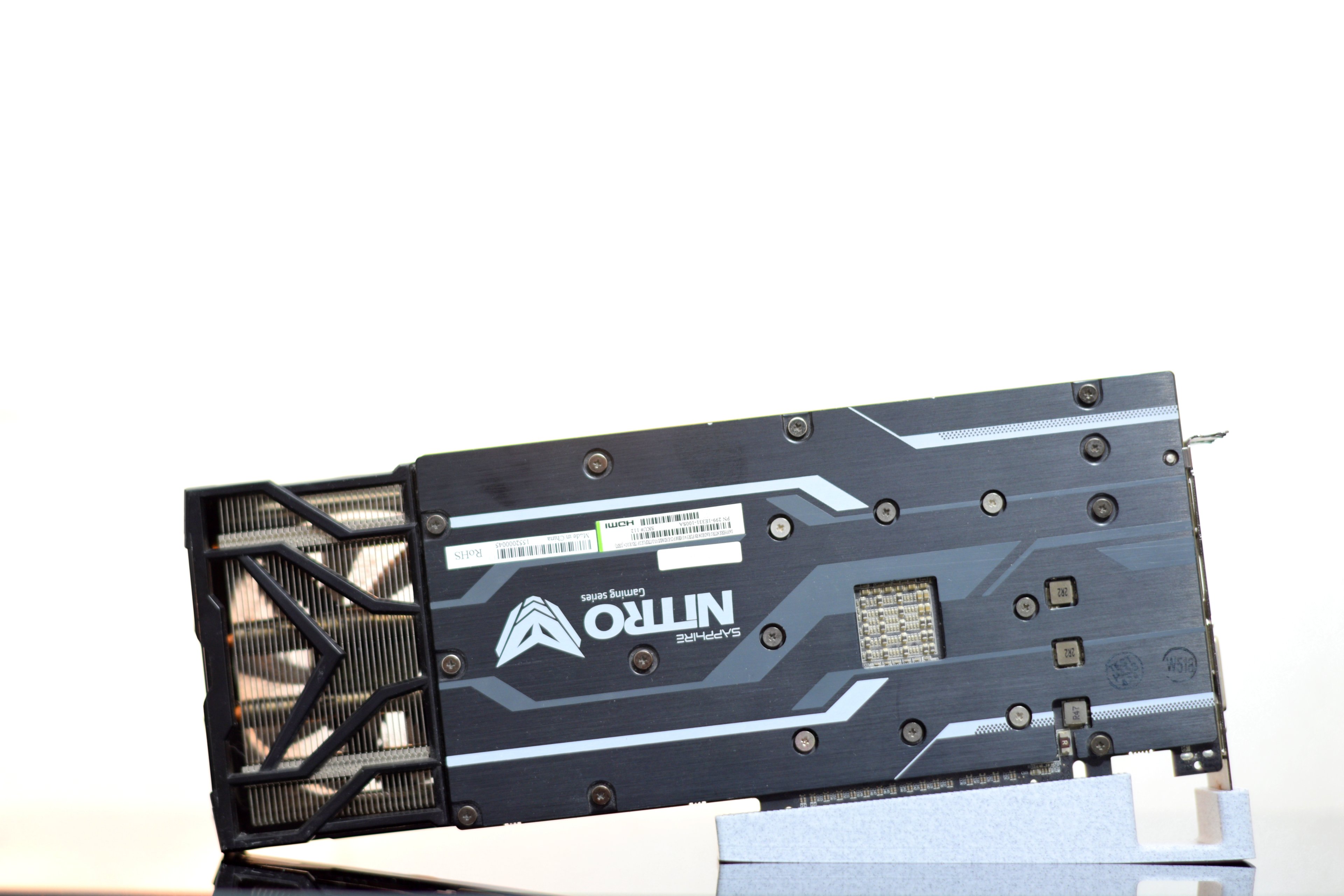 Sapphire Radeon R9 Fury HBM (1-02).JPG