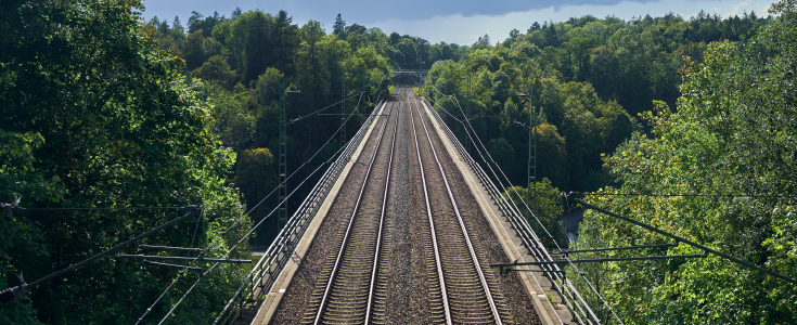 umwelt_elektrifizierung_bahn_schmal.jpg